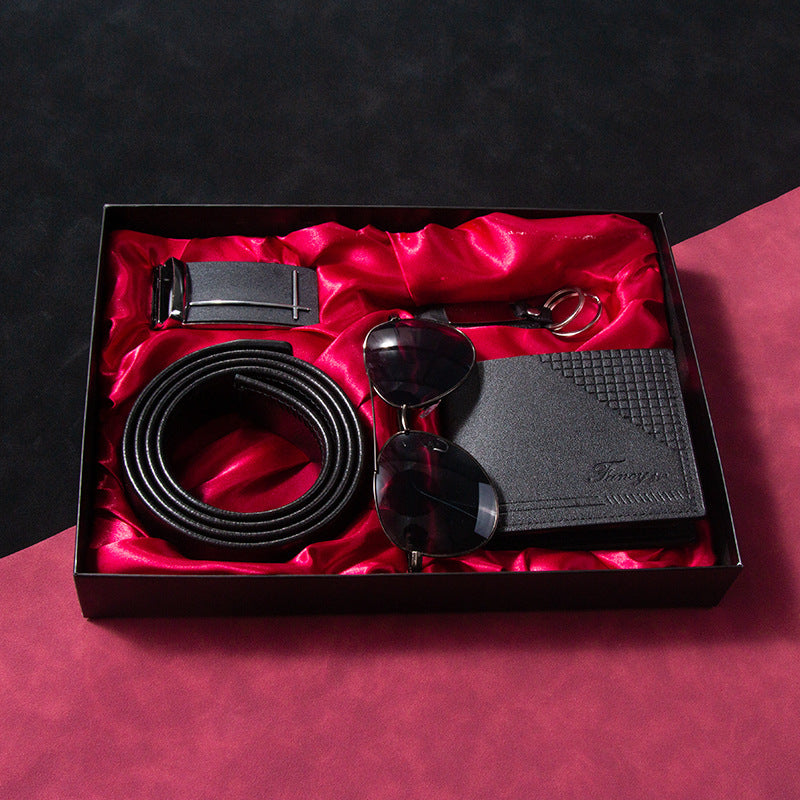 طقم رجالي فاخر 4 في 1 — محفظة + حزام + نظارات شمسية + ميدالية